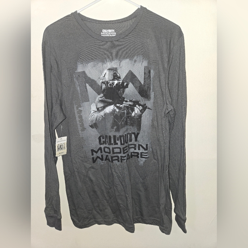Call Of Duty Modern Warfare Size Medium NWT'S  Long-Sleeve Shirt